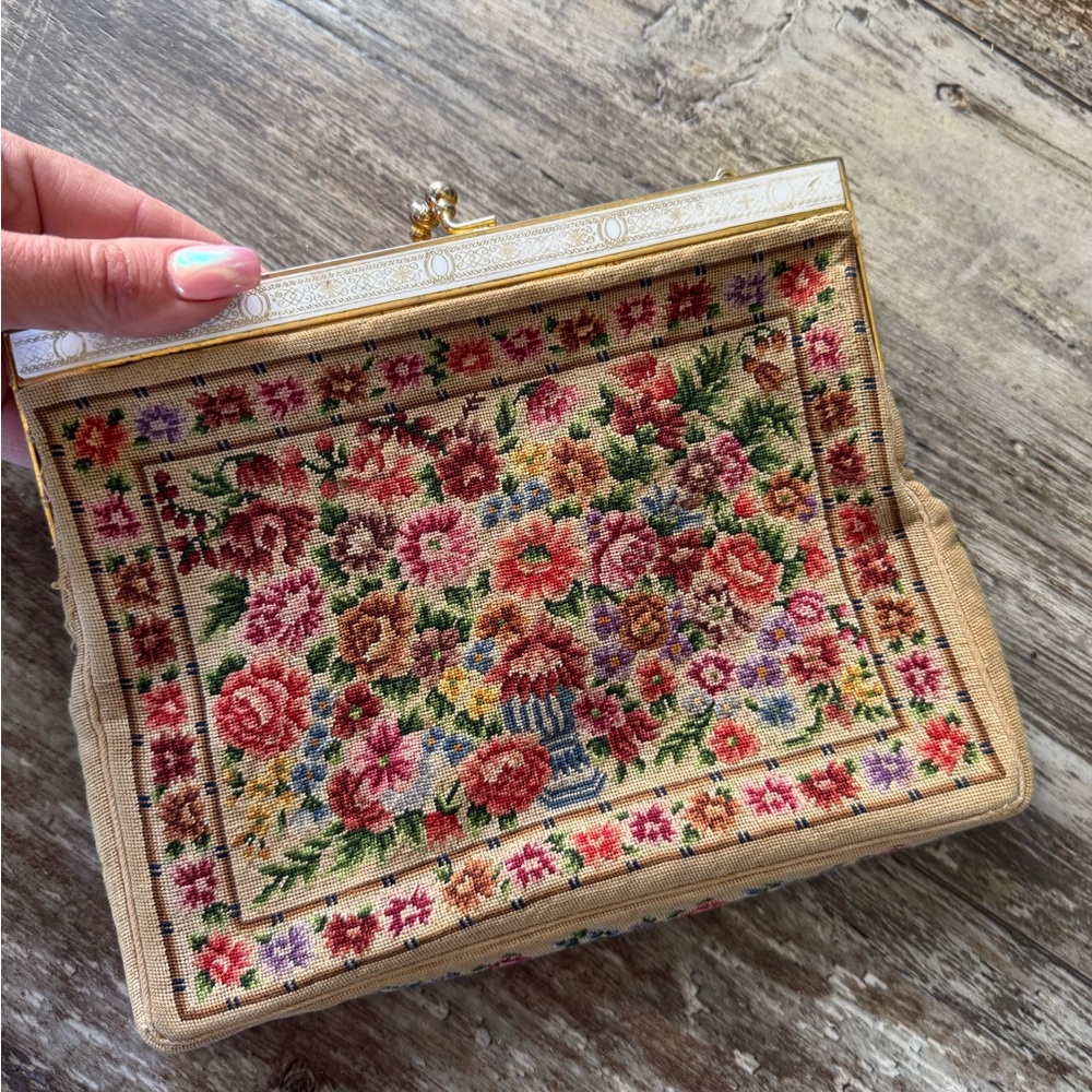 Vintage floral petit point embroidered tapestry kiss lock purse gold rope strap - Picture 3 of 7